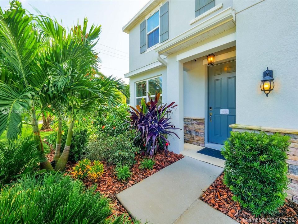 Recently Sold: $789,000 (5 beds, 2 baths, 3230 Square Feet)