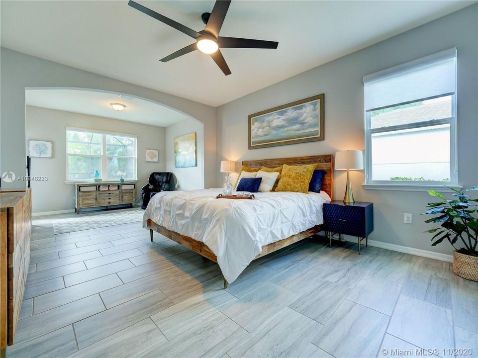 Recently Sold: $789,000 (5 beds, 2 baths, 3230 Square Feet)