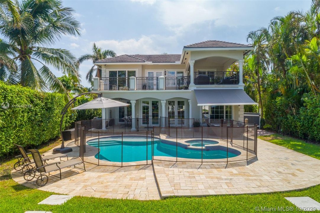 Recently Sold: $4,695,000 (5 beds, 5 baths, 4234 Square Feet)