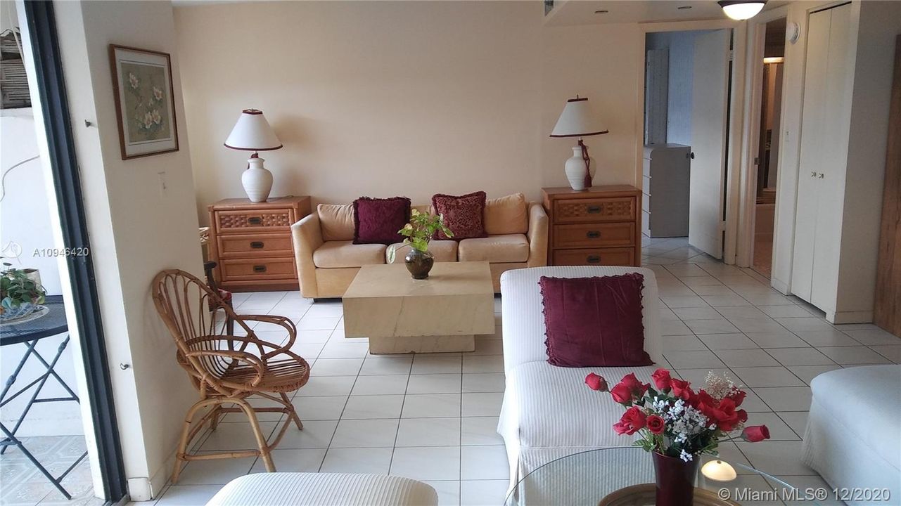 1300 #PH10-Open 3rd Rm