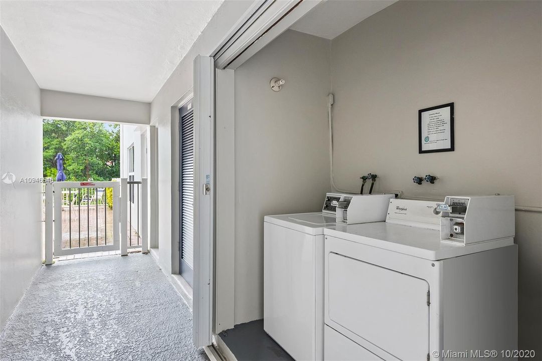 Vendido Recientemente: $164,500 (2 camas, 2 baños, 930 Pies cuadrados)