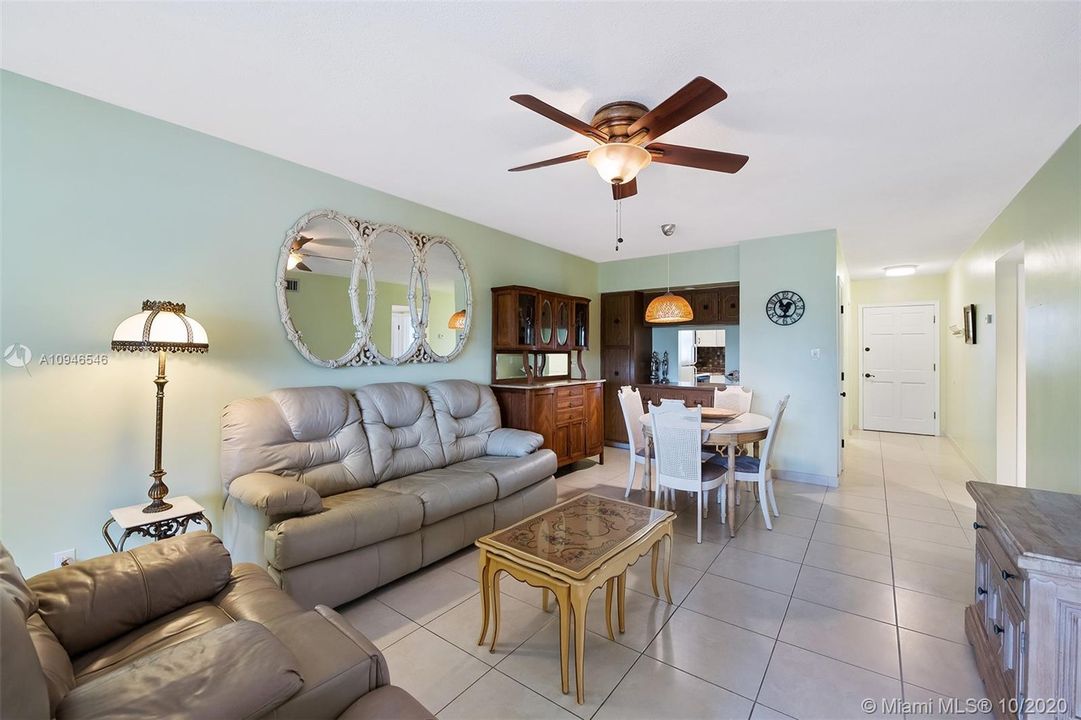 Vendido Recientemente: $164,500 (2 camas, 2 baños, 930 Pies cuadrados)