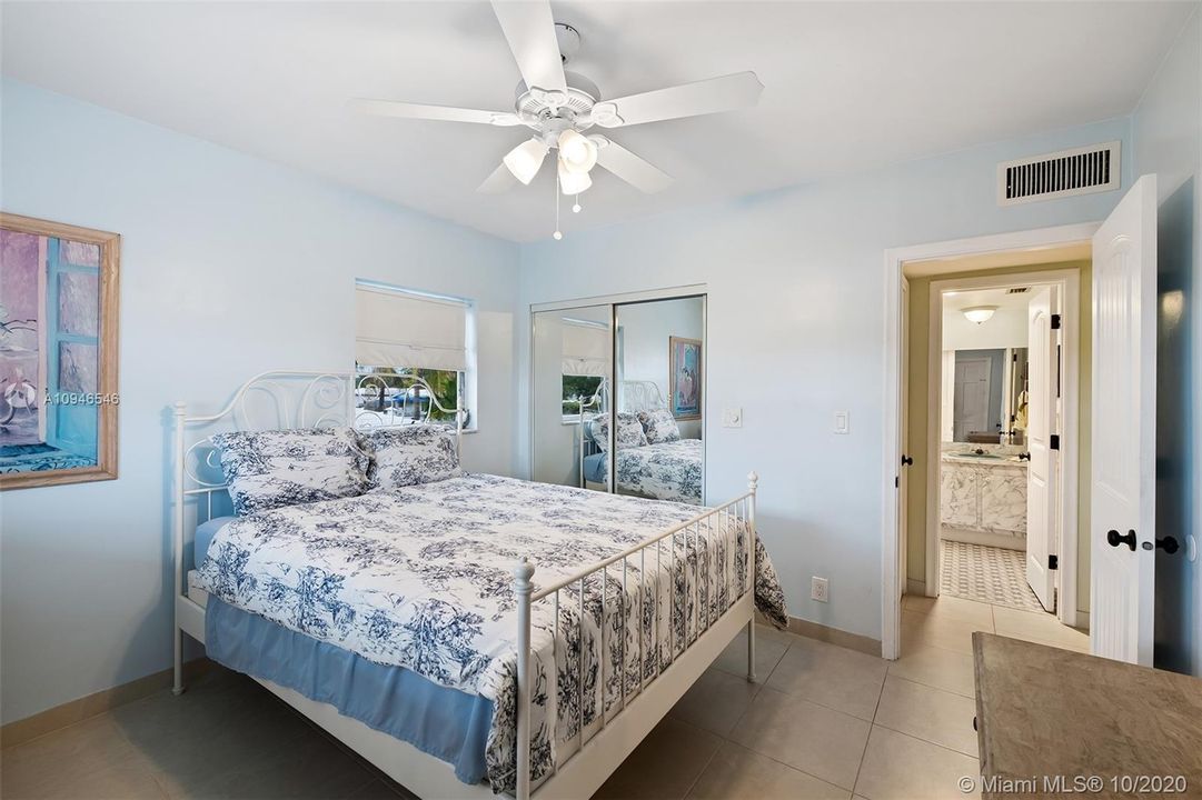 Vendido Recientemente: $164,500 (2 camas, 2 baños, 930 Pies cuadrados)