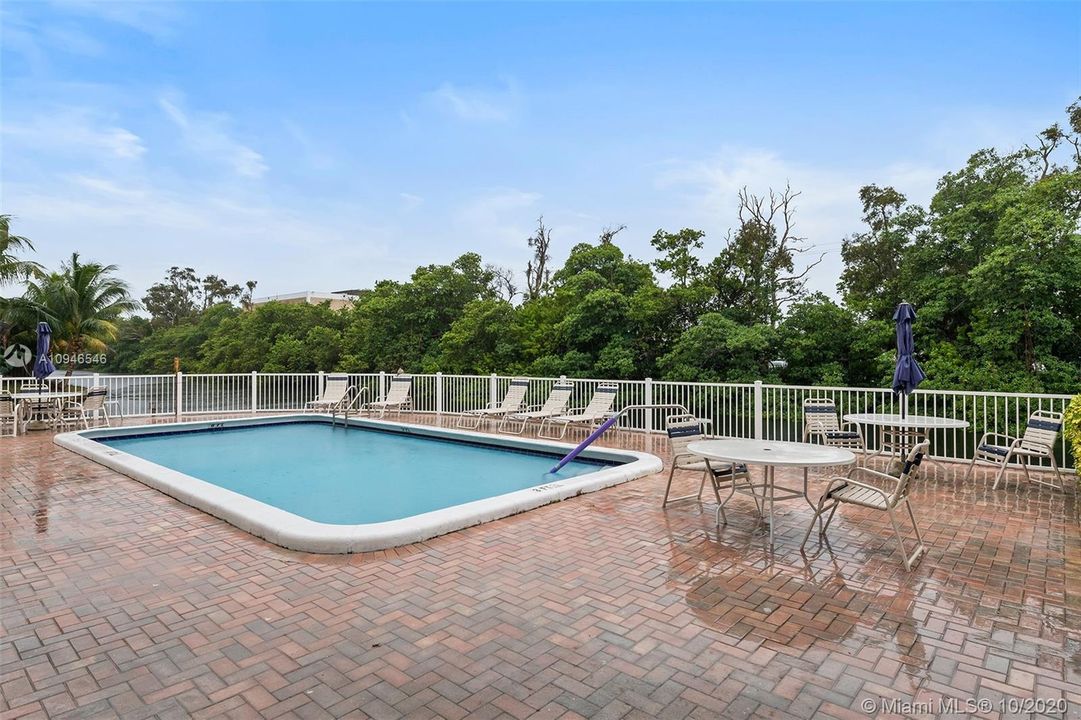 Vendido Recientemente: $164,500 (2 camas, 2 baños, 930 Pies cuadrados)