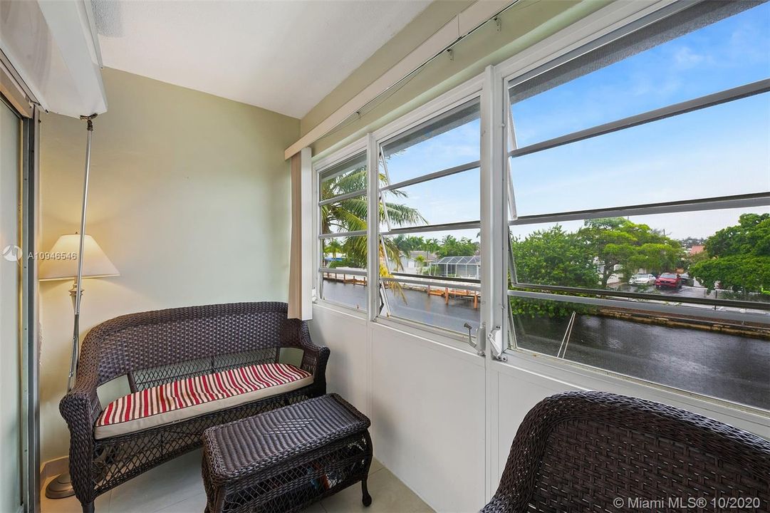 Vendido Recientemente: $164,500 (2 camas, 2 baños, 930 Pies cuadrados)