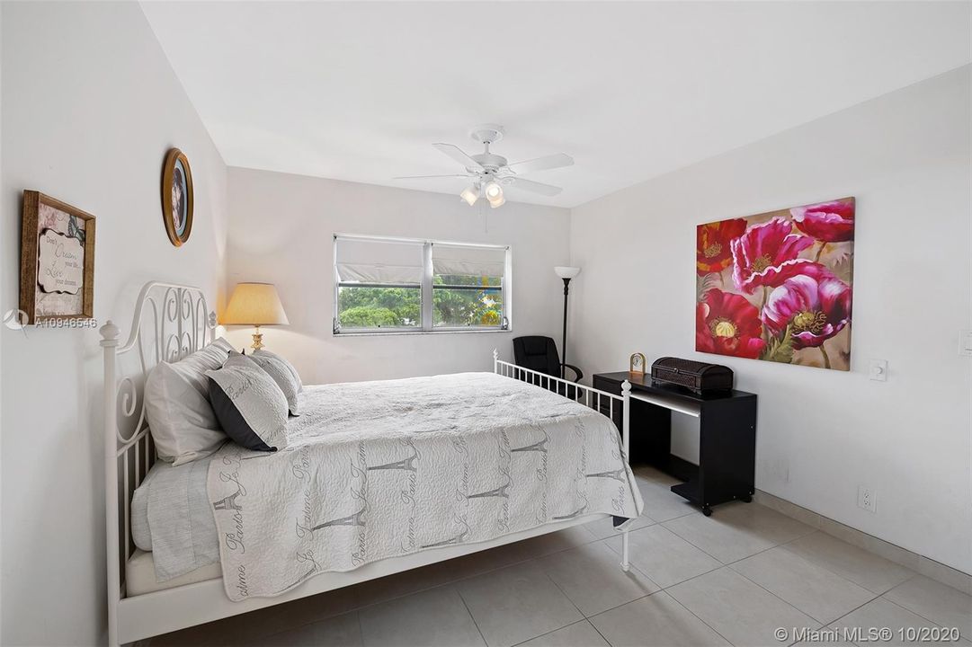 Vendido Recientemente: $164,500 (2 camas, 2 baños, 930 Pies cuadrados)
