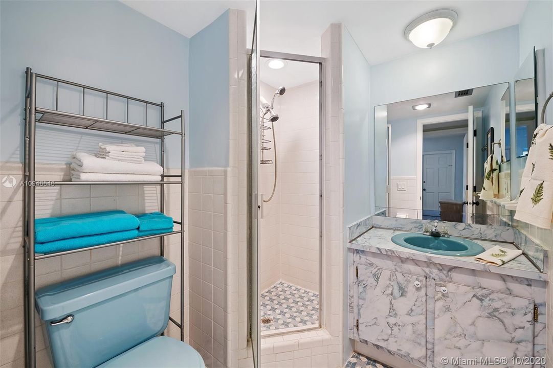 Vendido Recientemente: $164,500 (2 camas, 2 baños, 930 Pies cuadrados)