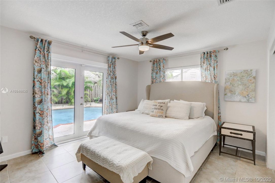 Vendido Recientemente: $560,000 (3 camas, 3 baños, 1886 Pies cuadrados)