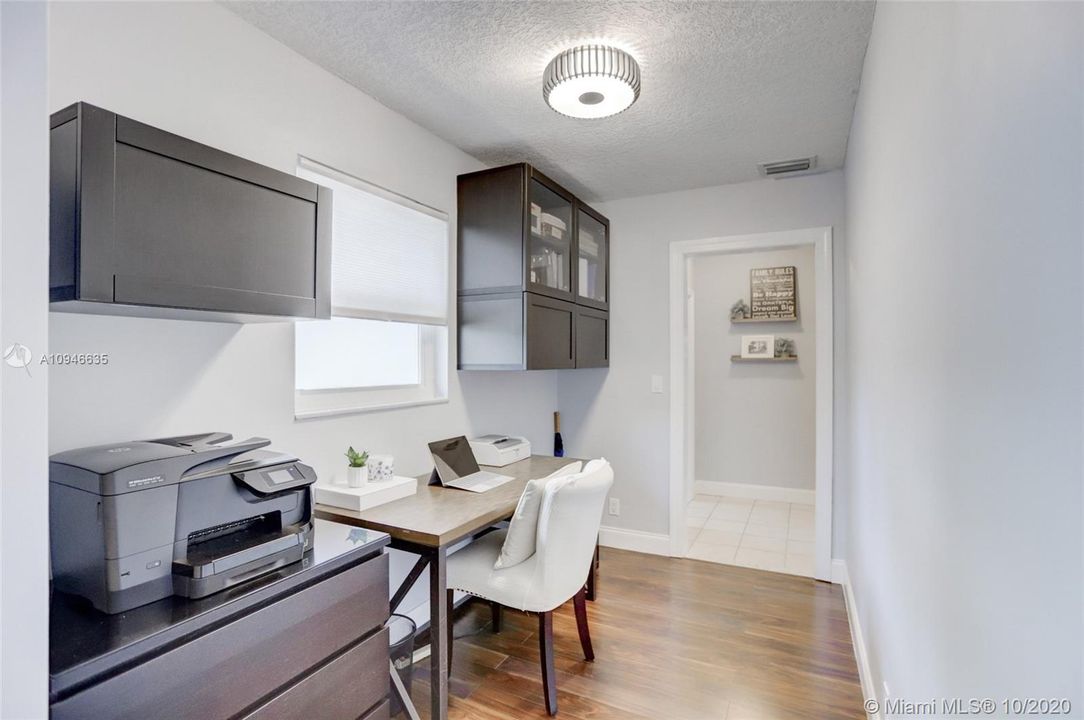 Vendido Recientemente: $560,000 (3 camas, 3 baños, 1886 Pies cuadrados)
