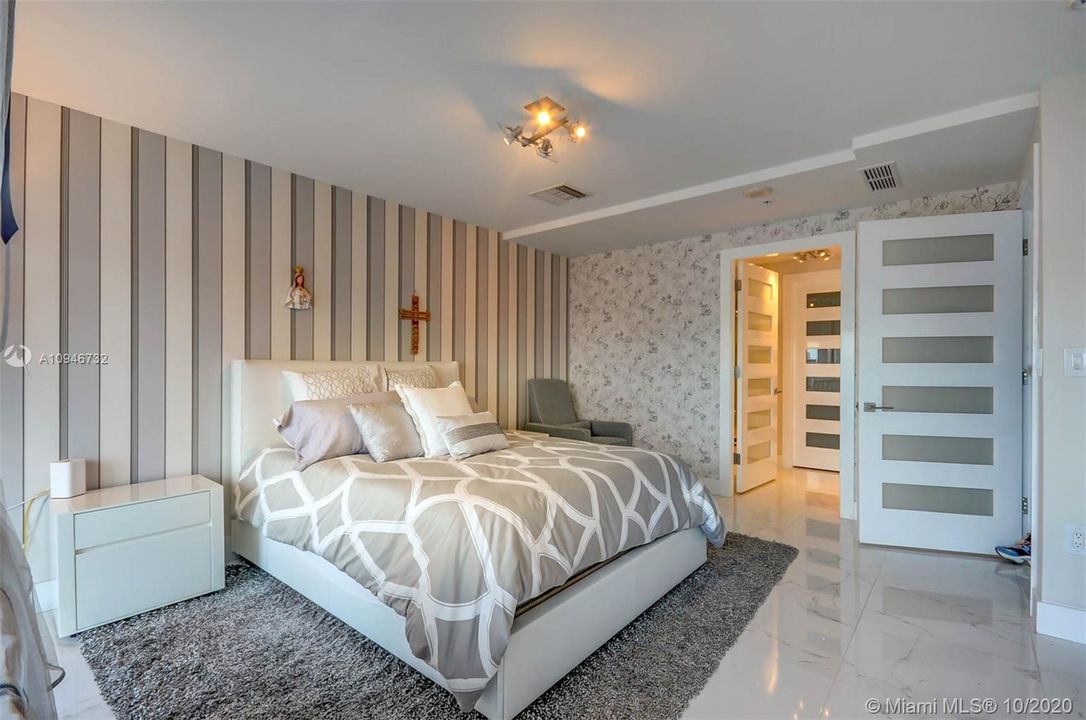 Vendido Recientemente: $1,070,000 (3 camas, 3 baños, 2367 Pies cuadrados)