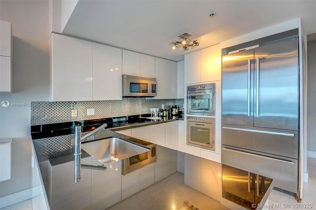 Vendido Recientemente: $1,070,000 (3 camas, 3 baños, 2367 Pies cuadrados)