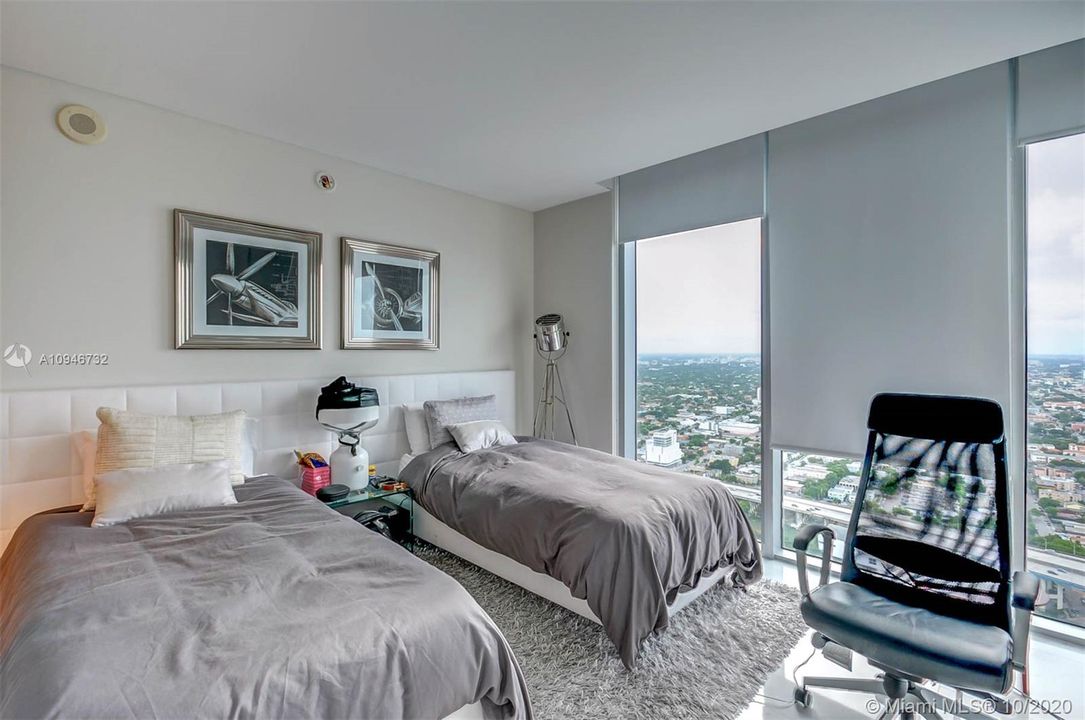 Vendido Recientemente: $1,070,000 (3 camas, 3 baños, 2367 Pies cuadrados)