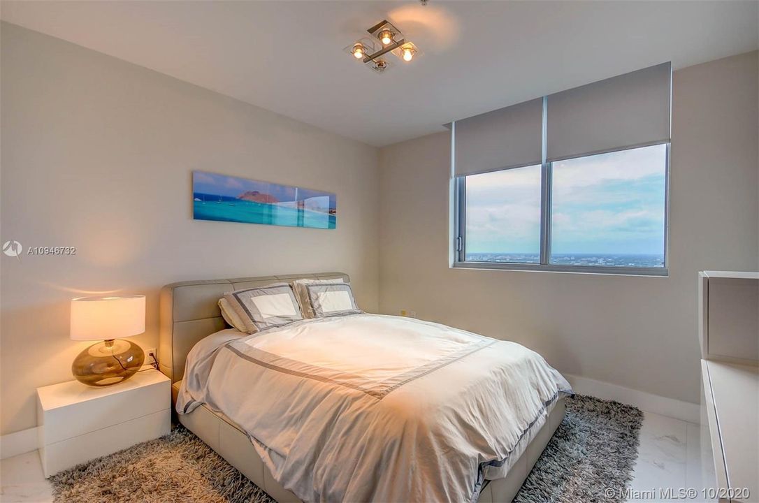 Vendido Recientemente: $1,070,000 (3 camas, 3 baños, 2367 Pies cuadrados)