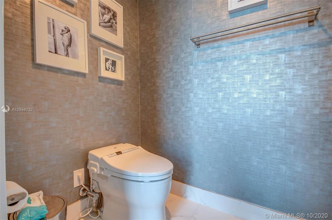 Vendido Recientemente: $1,070,000 (3 camas, 3 baños, 2367 Pies cuadrados)