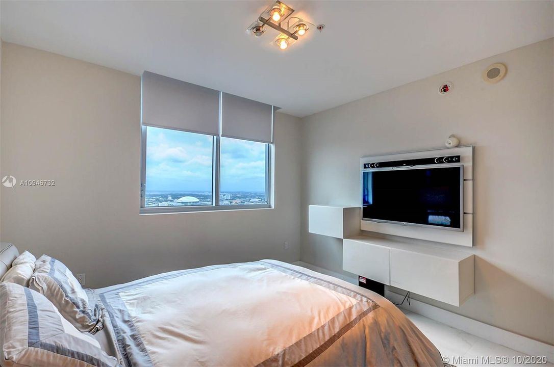 Vendido Recientemente: $1,070,000 (3 camas, 3 baños, 2367 Pies cuadrados)