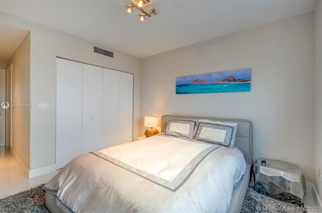 Vendido Recientemente: $1,070,000 (3 camas, 3 baños, 2367 Pies cuadrados)