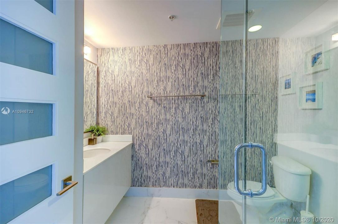 Vendido Recientemente: $1,070,000 (3 camas, 3 baños, 2367 Pies cuadrados)