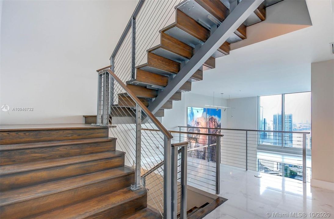 Vendido Recientemente: $1,070,000 (3 camas, 3 baños, 2367 Pies cuadrados)