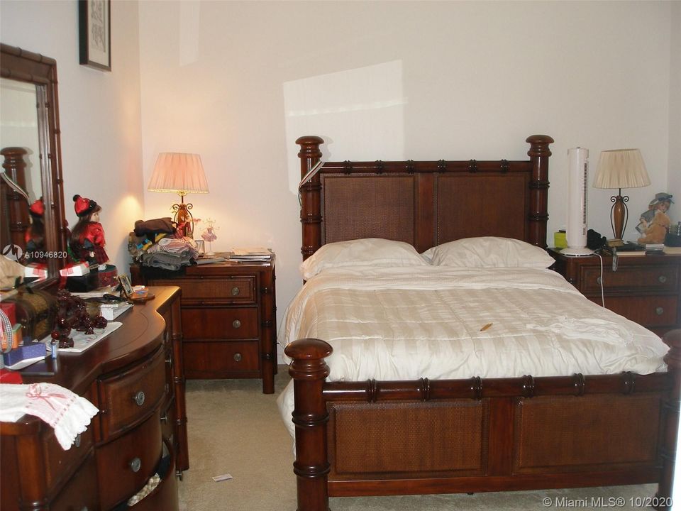 Recientemente alquilado: $3,550 (4 camas, 4 baños, 2718 Pies cuadrados)