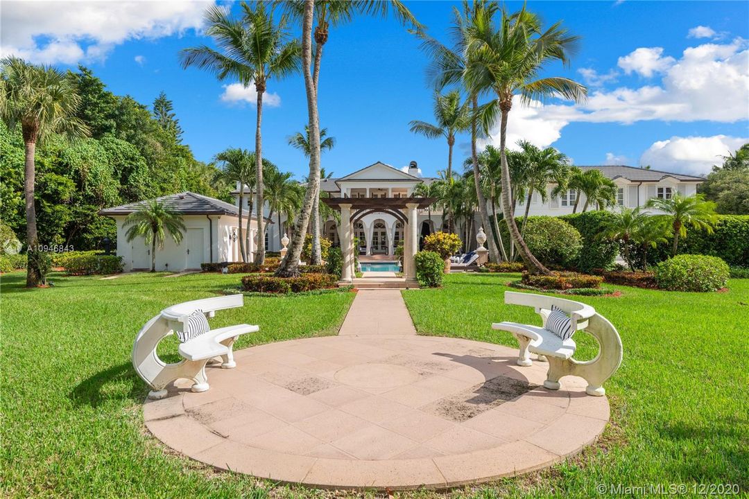 Recently Sold: $12,895,000 (5 beds, 5 baths, 8533 Square Feet)