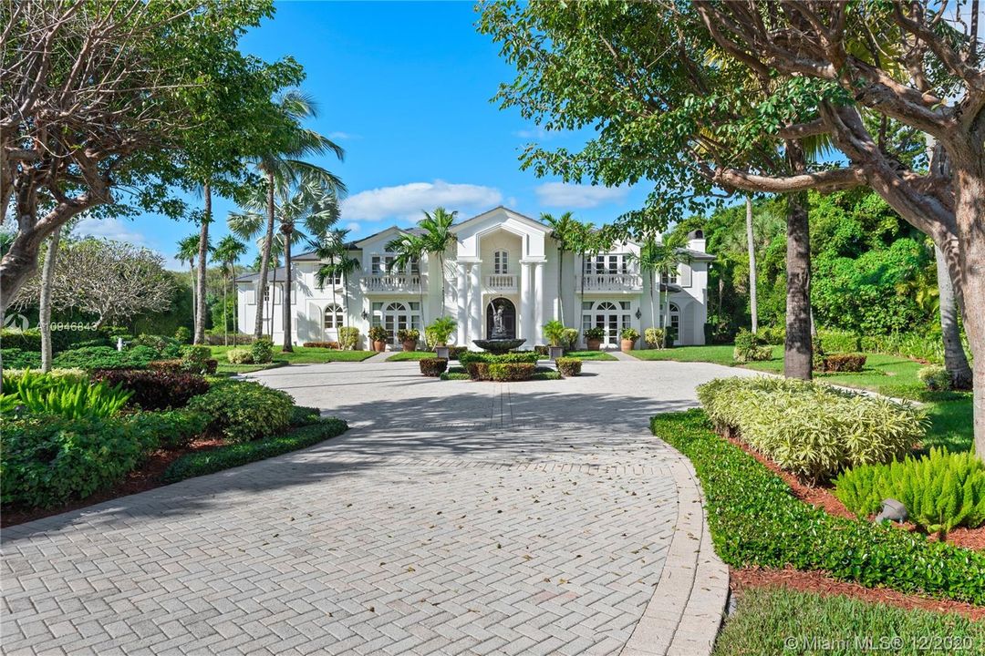 Recently Sold: $12,895,000 (5 beds, 5 baths, 8533 Square Feet)