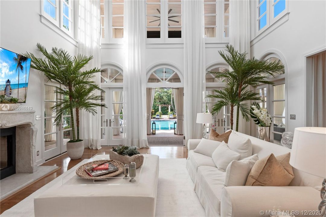 Recently Sold: $12,895,000 (5 beds, 5 baths, 8533 Square Feet)