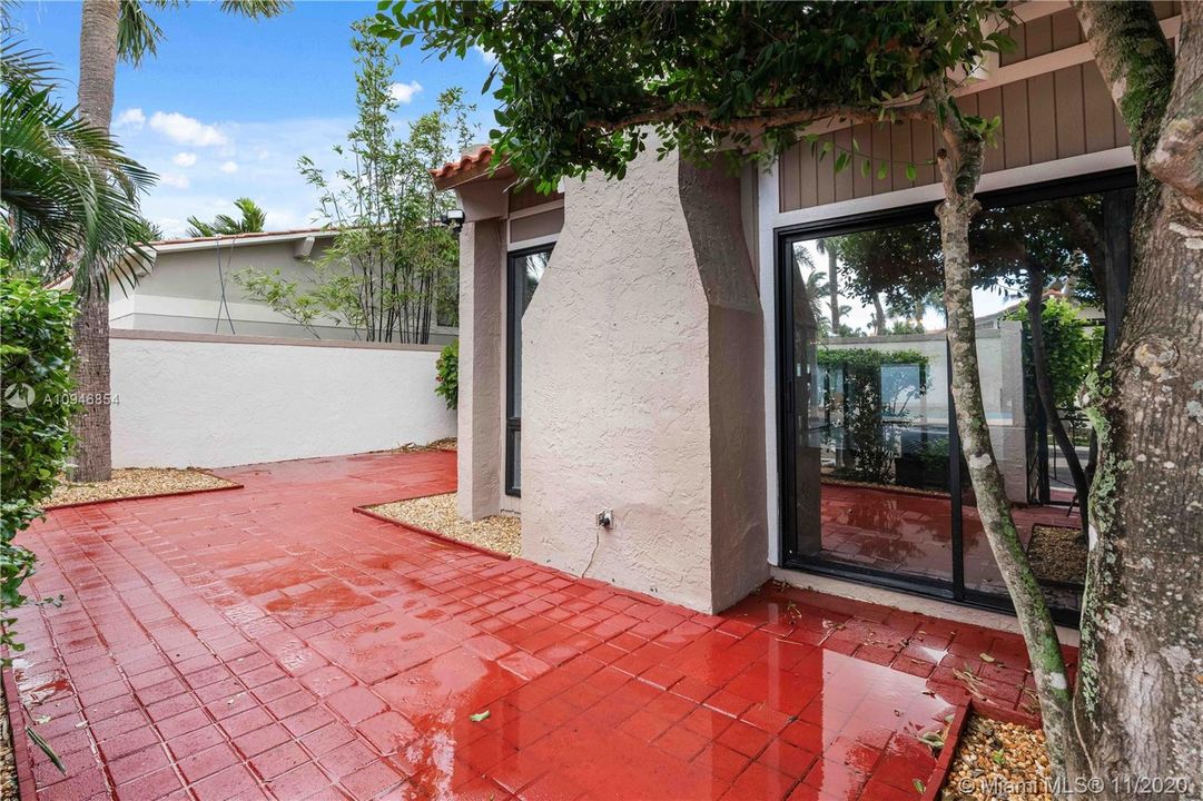 Недавно продано: $969,900 (3 спален, 3 ванн, 1812 Квадратных фут)