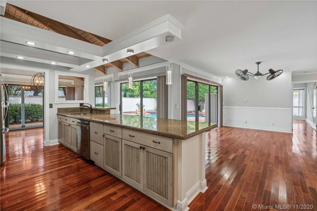Недавно продано: $969,900 (3 спален, 3 ванн, 1812 Квадратных фут)