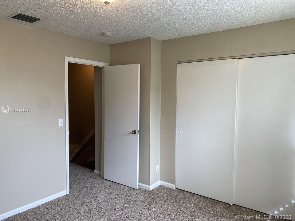 Recently Sold: $233,900 (2 beds, 1 baths, 1110 Square Feet)