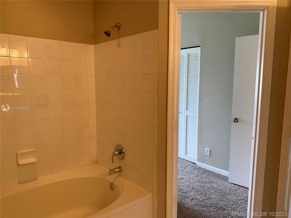 Recently Sold: $233,900 (2 beds, 1 baths, 1110 Square Feet)