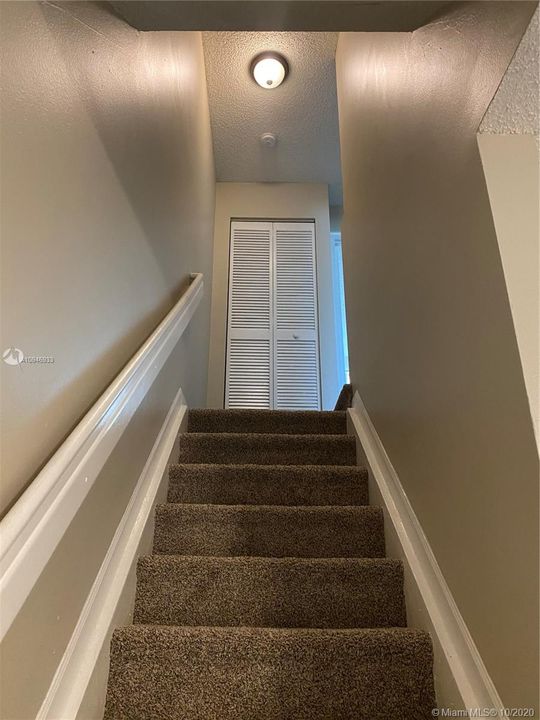 Recently Sold: $233,900 (2 beds, 1 baths, 1110 Square Feet)