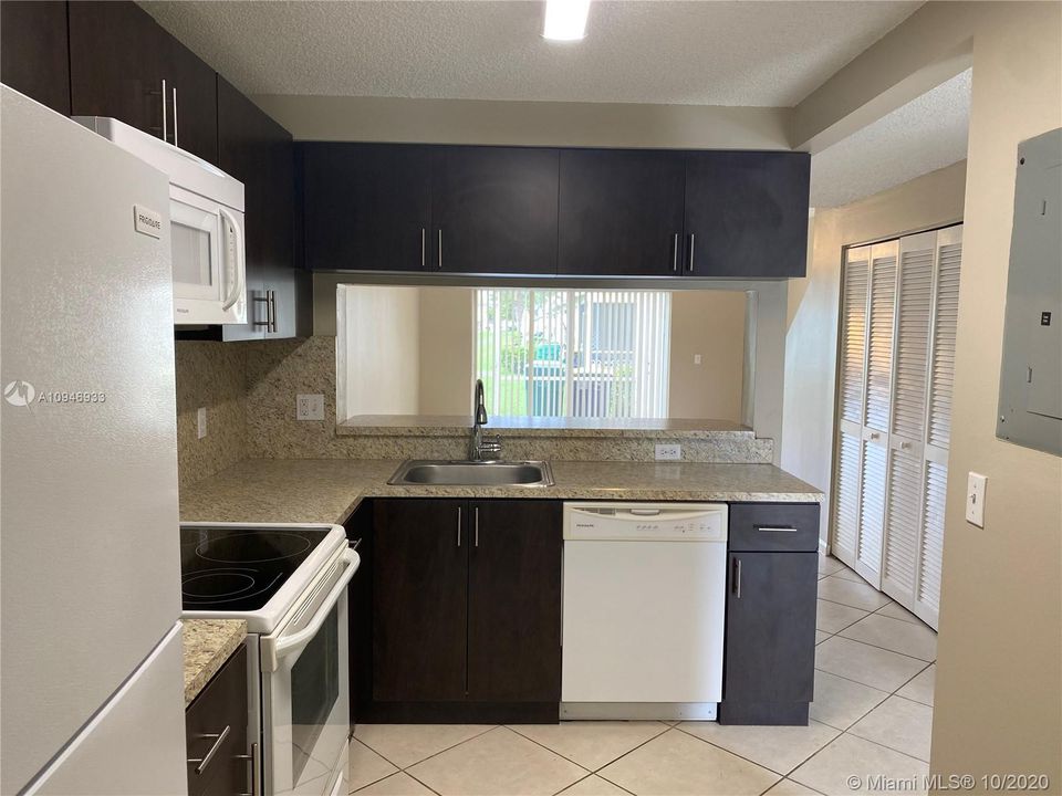 Recently Sold: $233,900 (2 beds, 1 baths, 1110 Square Feet)