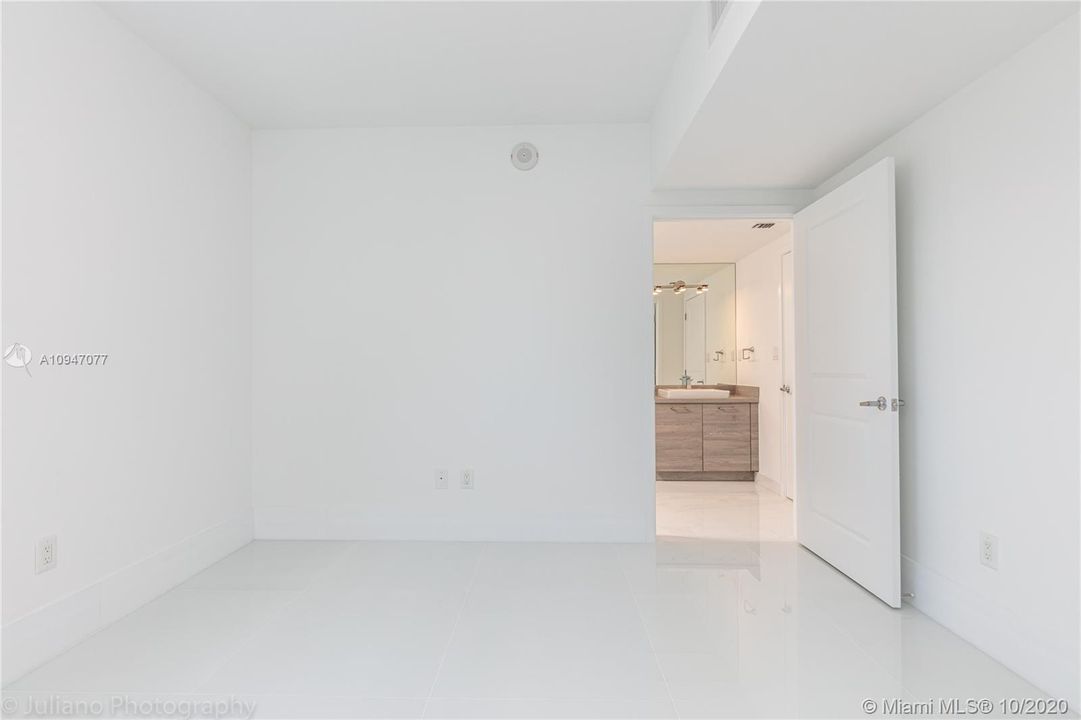 Recently Rented: $6,000 (3 beds, 3 baths, 1696 Square Feet)