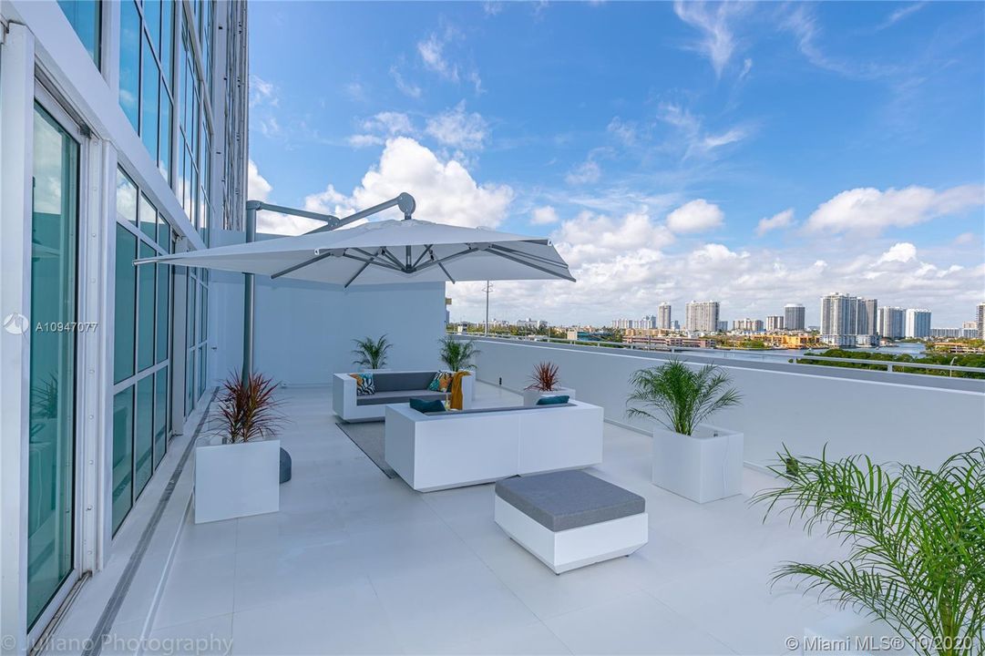 Recently Rented: $6,000 (3 beds, 3 baths, 1696 Square Feet)