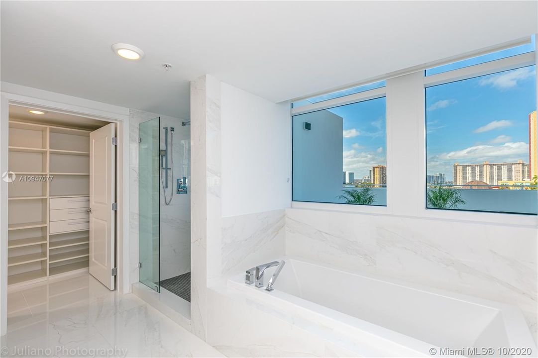 Recently Rented: $6,000 (3 beds, 3 baths, 1696 Square Feet)