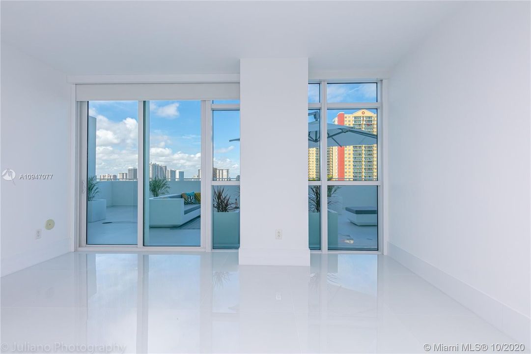 Recently Rented: $6,000 (3 beds, 3 baths, 1696 Square Feet)