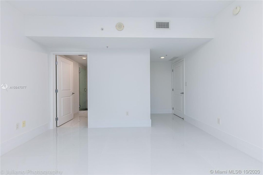 Recently Rented: $6,000 (3 beds, 3 baths, 1696 Square Feet)