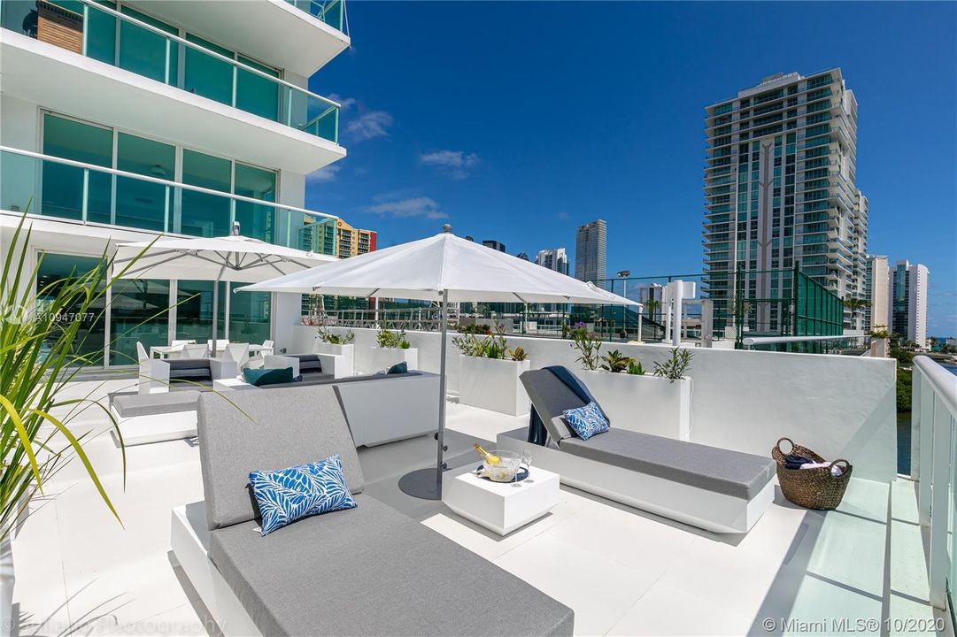 Recently Rented: $6,000 (3 beds, 3 baths, 1696 Square Feet)