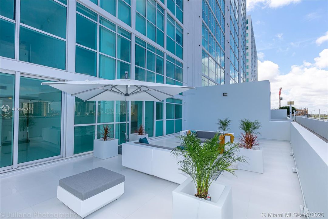 Recently Rented: $6,000 (3 beds, 3 baths, 1696 Square Feet)