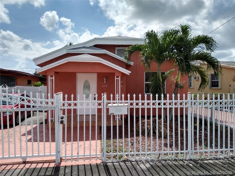 Recently Sold: $310,000 (2 beds, 1 baths, 936 Square Feet)
