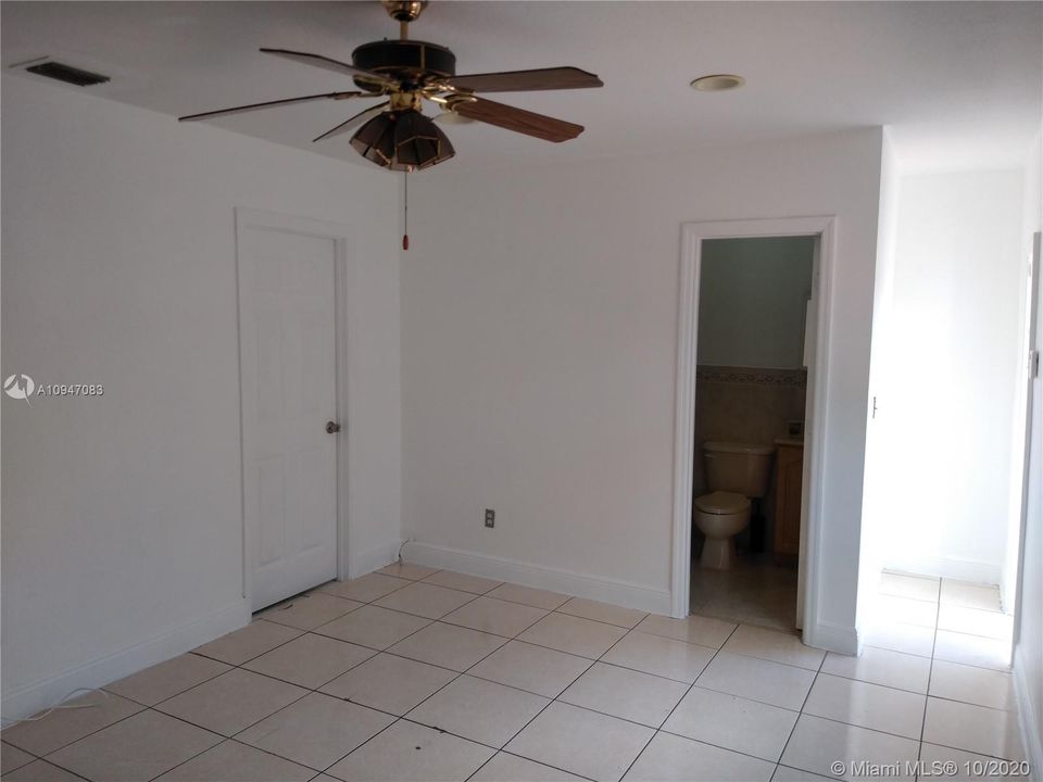 Recently Sold: $310,000 (2 beds, 1 baths, 936 Square Feet)