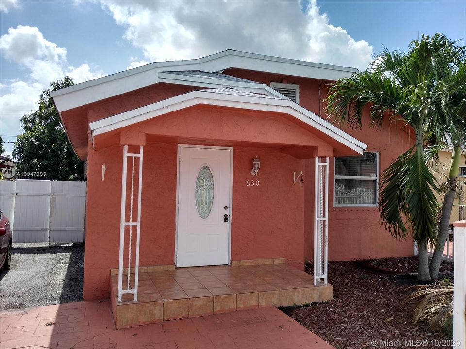 Recently Sold: $310,000 (2 beds, 1 baths, 936 Square Feet)