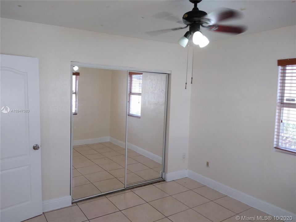 Recently Sold: $310,000 (2 beds, 1 baths, 936 Square Feet)