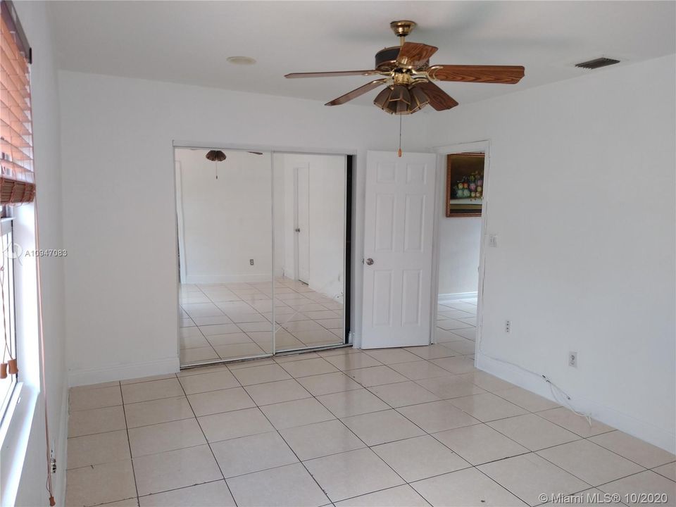 Recently Sold: $310,000 (2 beds, 1 baths, 936 Square Feet)