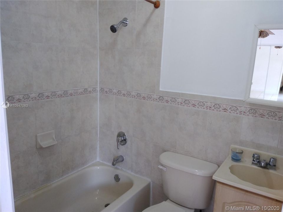 Recently Sold: $310,000 (2 beds, 1 baths, 936 Square Feet)