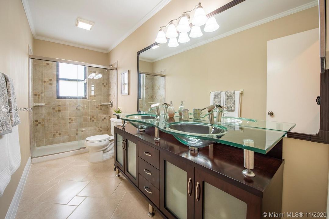 最近售出: $489,000 (3 贝兹, 2 浴室, 2145 平方英尺)