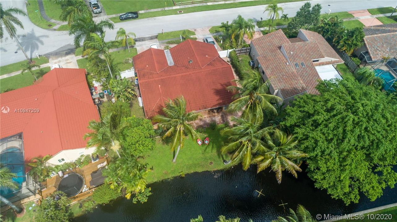 Недавно продано: $549,999 (4 спален, 2 ванн, 1915 Квадратных фут)