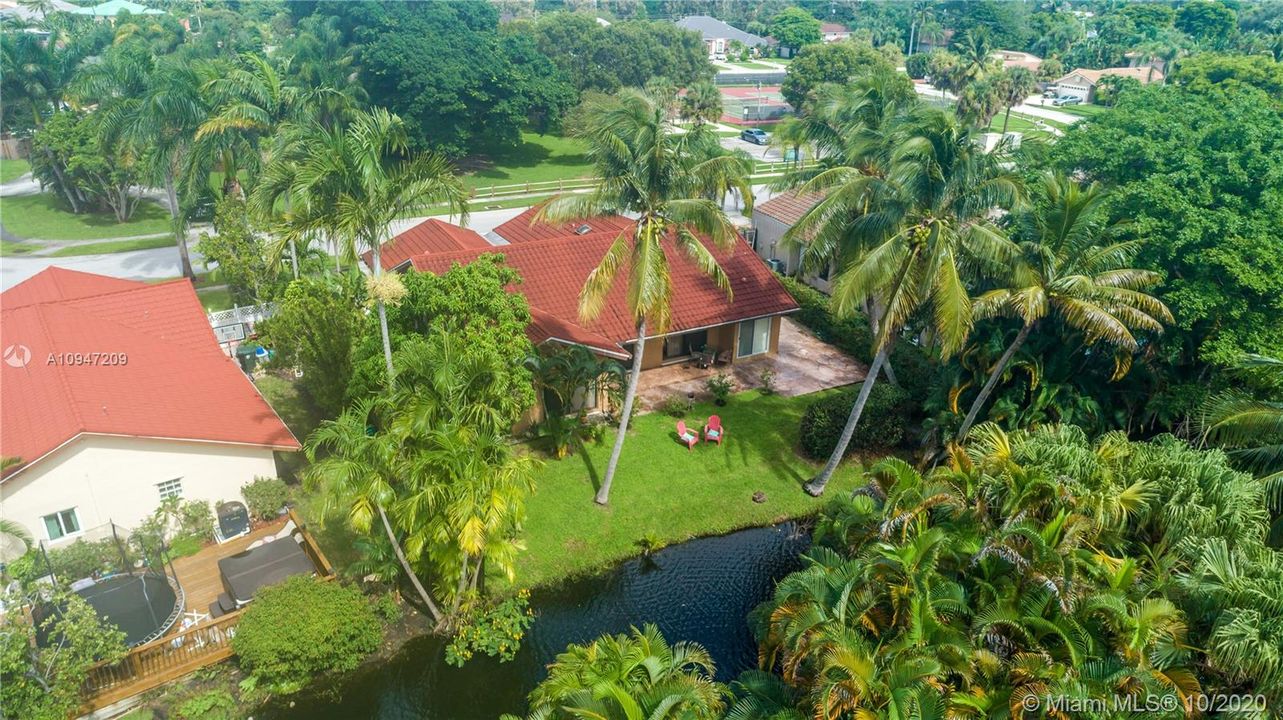 Недавно продано: $549,999 (4 спален, 2 ванн, 1915 Квадратных фут)