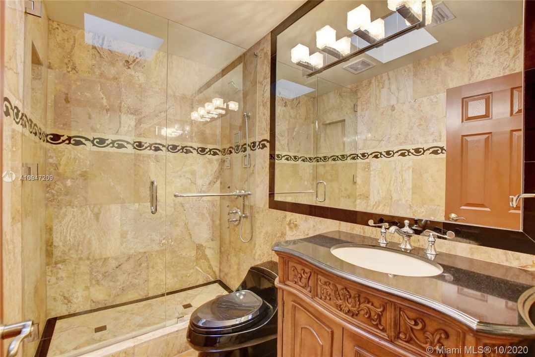 Недавно продано: $549,999 (4 спален, 2 ванн, 1915 Квадратных фут)