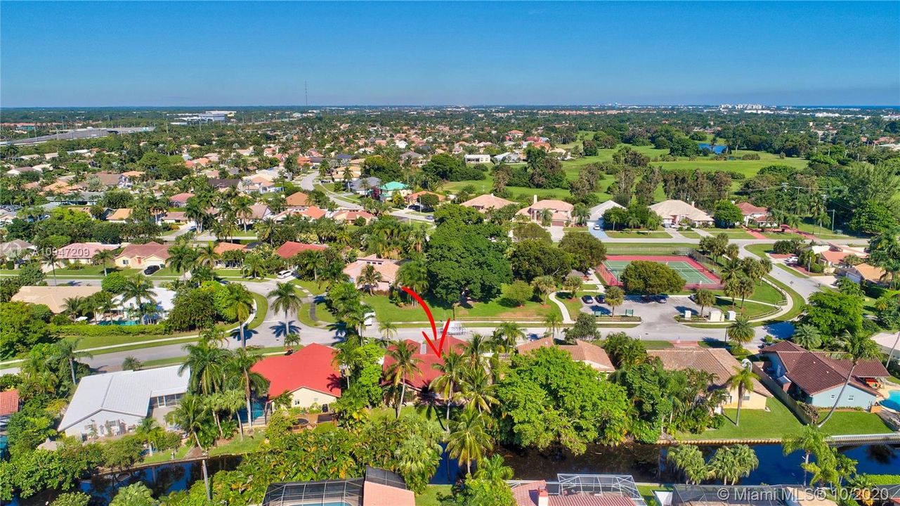 Недавно продано: $549,999 (4 спален, 2 ванн, 1915 Квадратных фут)